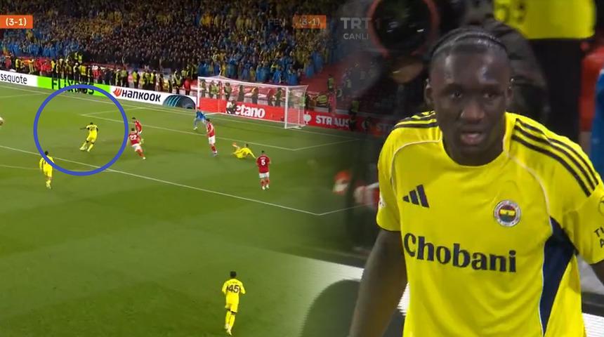 Fenerbah&ccedil;e taraftarı ilk yarıda o ismi hedef aldı! Resmen sa&ccedil; baş yoldurttu