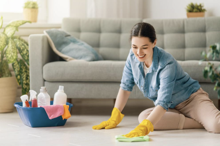 Yere veya koltuğa bir şey d&ouml;k&uuml;ld&uuml;ğ&uuml;nde yapacağın ilk şey ne olur?