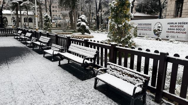 Kars'ta eğitime kar engeli: 40 santimetre kar yağdı!