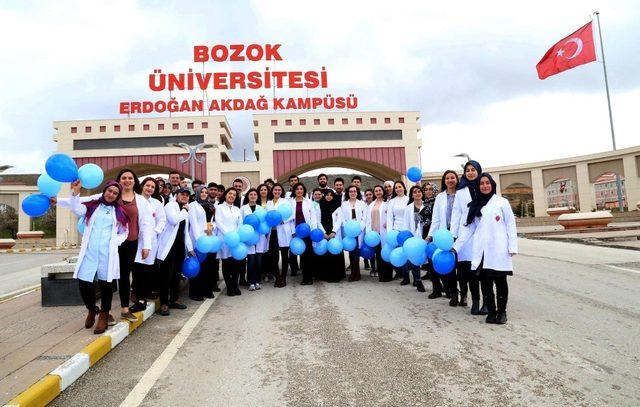 Yozgat protokolü ve öğrenciler otizmli çocuklar için kamera karşısına geçti