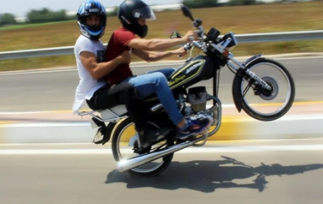 Doğan g&ouml;r&uuml;n&uuml;ml&uuml; şahin ve  Apa&ccedil;i  ara&ccedil; s&uuml;r&uuml;c&uuml;leri yandı! Yasa ge&ccedil;ti: Ehliyetleri gidecek, psikolojik test yapılacak 6