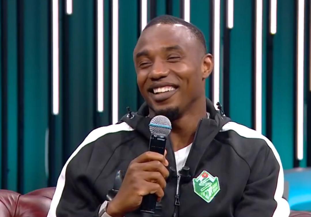 S&uuml;per Lig in eski yıldızı Fode Koita dan canlı yayında s&uuml;rpriz performans! "Kabe de Hacılar" ilahisi sosyal medyayı salladı! 2