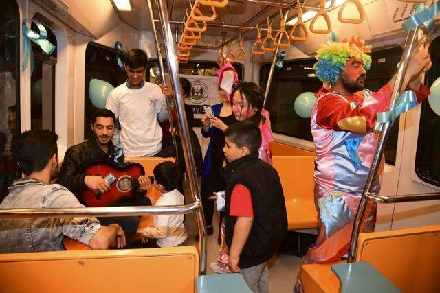 Adana Metrosu’nda otizm farkındalık etkinliği