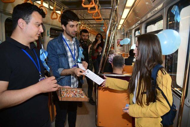 Adana Metrosu’nda otizm farkındalık etkinliği