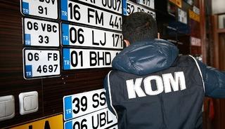 Ara&ccedil; sahipleri dikkat! Plakalarınızda bunlar varsa hemen d&uuml;zeltin: 200 bin lira para ve 5 yıl hapis cezası var!