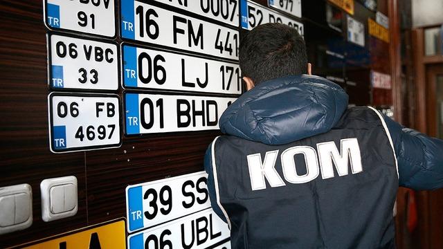 Araç sahipleri dikkat! Plakalarınızda bunlar varsa hemen düzeltin: 200 bin lira para ve 5 yıl hapis cezası var!