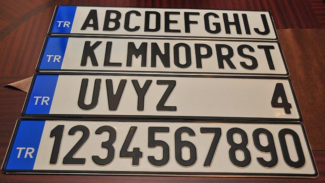 Ara&ccedil; sahipleri dikkat! Plakalarınızda bunlar varsa hemen d&uuml;zeltin: 200 bin lira para ve 5 yıl hapis cezası var! 1