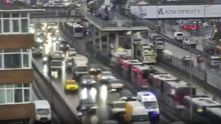 Son dakika | Avcılar'da metrobüsler çarpıştı! Yaralılar var, ekipler olay yerinde