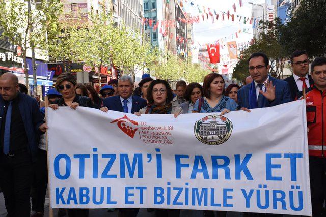 Otizm farkındalığı için yürüdüler