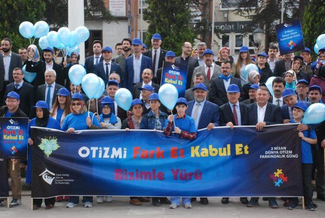 Dünyada her 68 çocuktan birisi otizmli