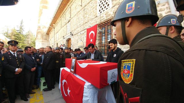 Şehit Uzman Çavuş'u, 8 bin hemşehrisi uğurladı