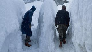 Bir ilimizde kar kalınlığı insan boyunu geçti!