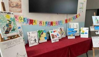 Atas&ouml;zleri ve deyimler hayal g&uuml;c&uuml;yle tuvale yansıtıldı