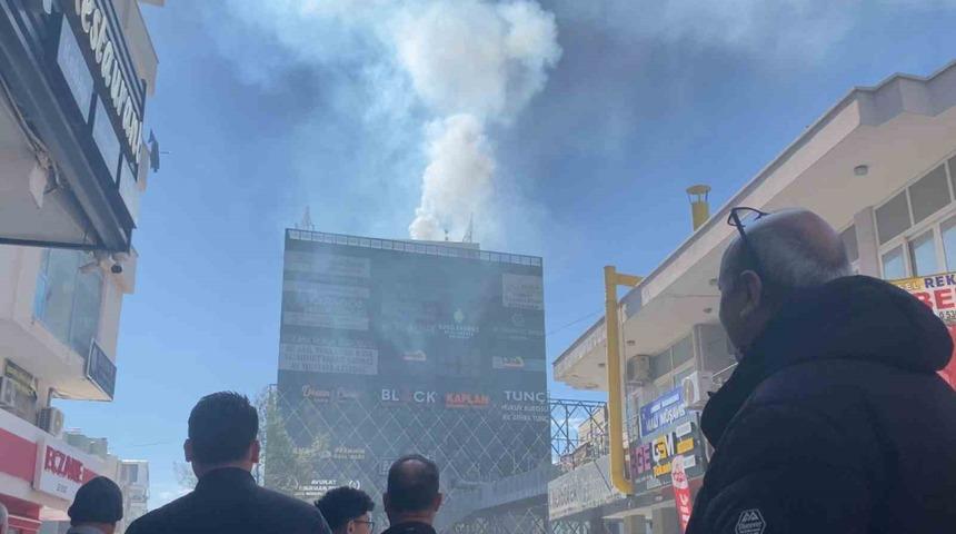 Mersin&rsquo;de baca yangını korkuttu