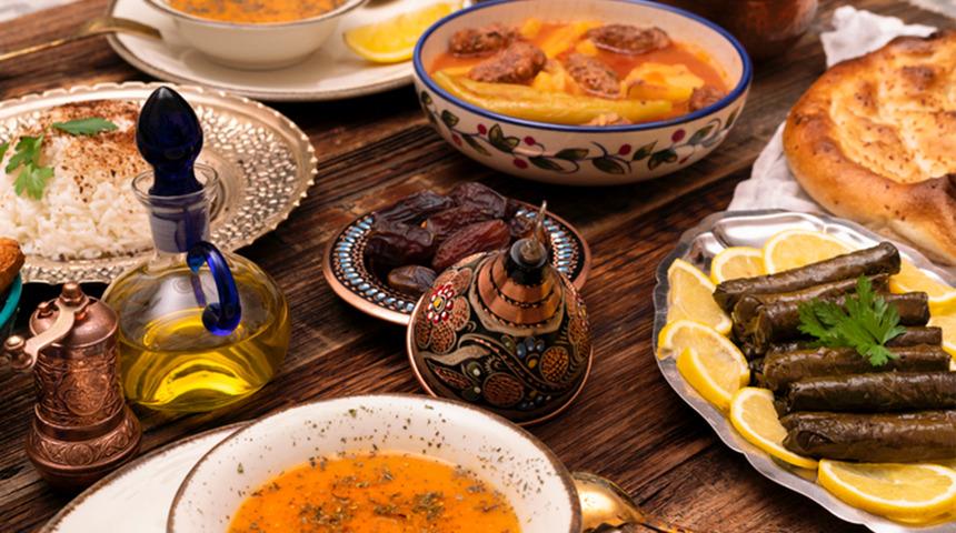 İftardan kalan yemekleri sahurda yiyenler dikkat! Beslenme uzmanından kritik uyarı