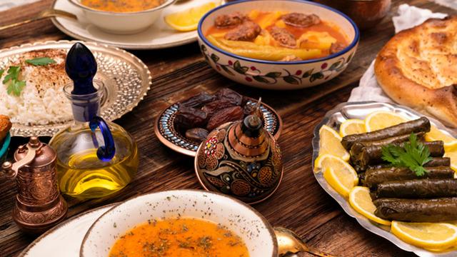 İftardan kalan yemekleri sahurda yiyenler dikkat! Beslenme uzmanından kritik uyarı