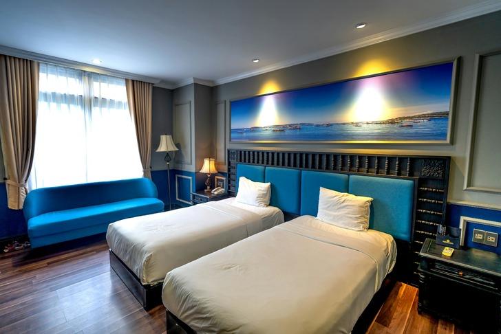 Diyelim ki bu ev rutinlerinden biraz uzaklaşıp tatile &ccedil;ıkmak istedin. Otel odasına adımını attığın ilk saniye g&ouml;z&uuml;n nereye kayıyor?