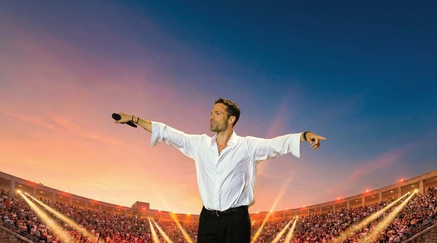 Konstantinos Argiros, b&uuml;y&uuml;leyici sahne performansıyla İstanbul'da