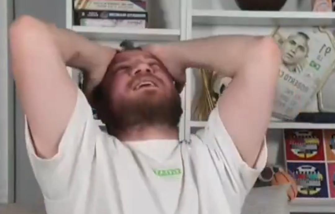 Galatasaray ın Liverpool ile eşleştiğini g&ouml;r&uuml;nce panikten orucunu bozdu! Canlı yayında ilgin&ccedil; anlar... 1