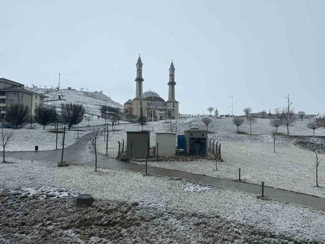 Iğdır&rsquo;da y&uuml;ksek kesimler karla yeniden beyaza b&uuml;r&uuml;nd&uuml; 3