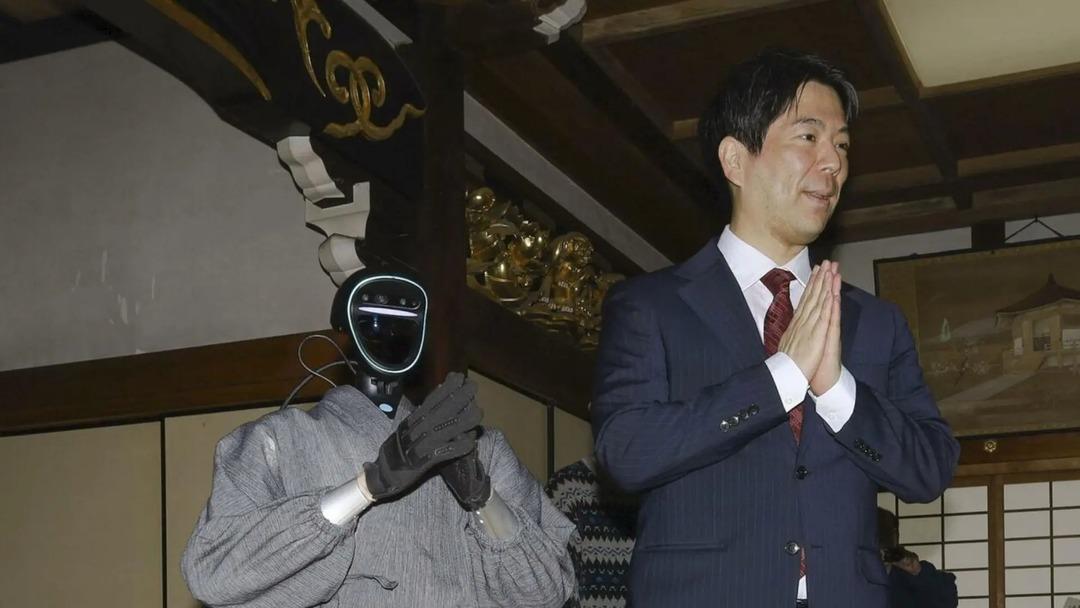 Japonlar bunu da yaptı: Karşınızda robot rahip! 1