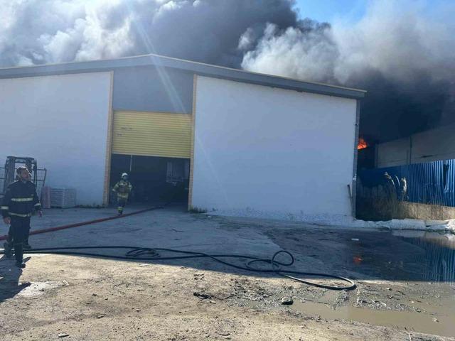 Torbalı’da geri dönüşüm fabrikasında yangın çıktı 2