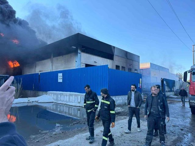 Torbalı’da geri dönüşüm fabrikasında yangın çıktı 1
