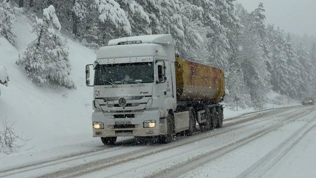 Ahmetusta ge&ccedil;idi&rsquo;nde kar mesaisi: Ekipler seferber oldu 3