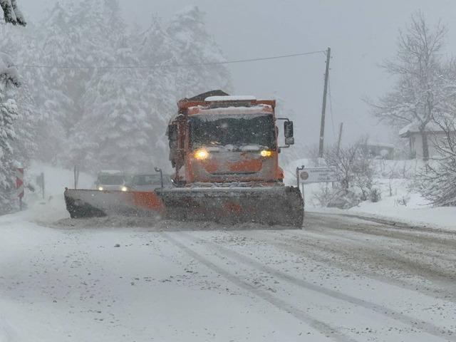 Ahmetusta ge&ccedil;idi&rsquo;nde kar mesaisi: Ekipler seferber oldu