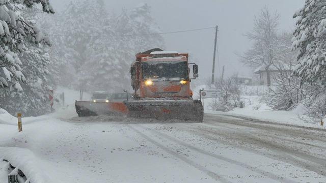 Ahmetusta geçidi’nde kar mesaisi: Ekipler seferber oldu