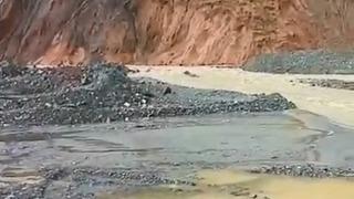 Heyelan nedeniyle açılan alternatif yol sular altında kaldı