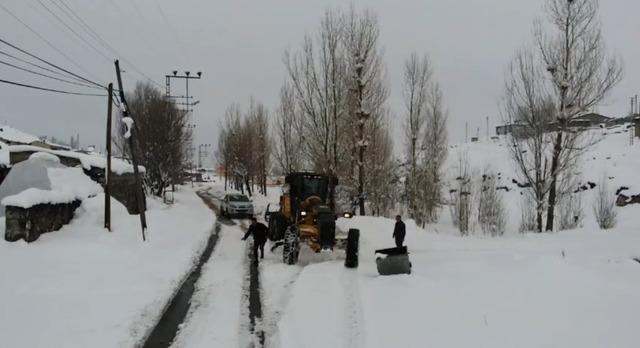 Tuzluca’da kar 32 köy yolunu kapattı, 22 köy yolu ulaşıma açıldı 2