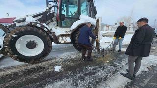 Tuzluca’da kar 32 köy yolunu kapattı, 22 köy yolu ulaşıma açıldı