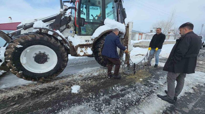 Tuzluca&rsquo;da kar 32 k&ouml;y yolunu kapattı, 22 k&ouml;y yolu ulaşıma a&ccedil;ıldı