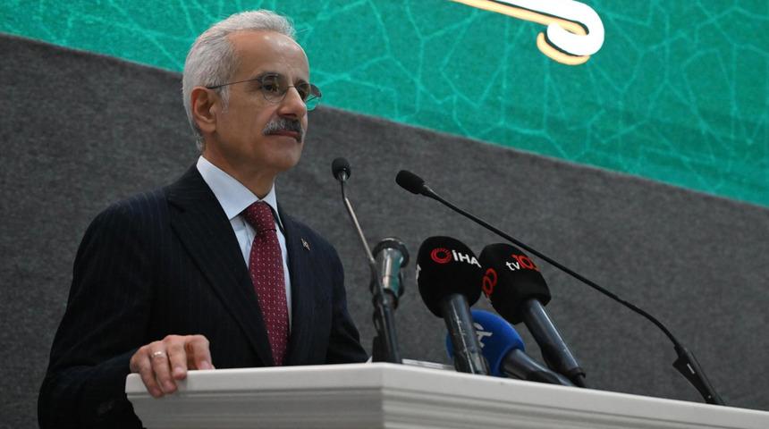 Bakan Uraloğlu duyurdu: 15 yaşından k&uuml;&ccedil;&uuml;k &ccedil;ocuklar sosyal paylaşım sitelerinde hesap a&ccedil;amayacak