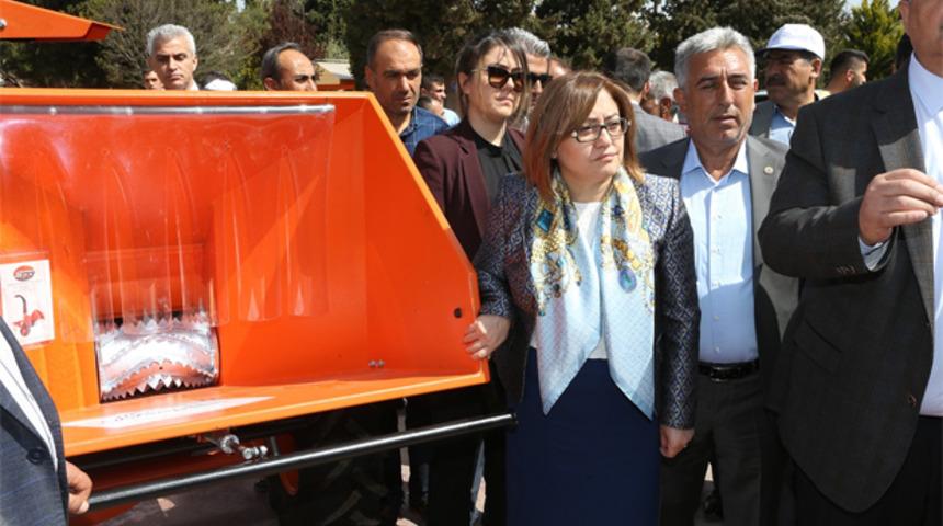 &Ccedil;ift&ccedil;ilere arı kovanı ve dal &ouml;ğ&uuml;tme makinesi