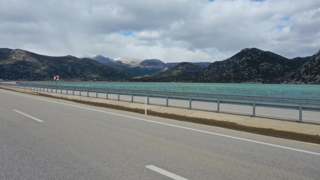 Yeni Antalya-Konya Karayolu Eynif Ovası nın son hali dron ile g&ouml;r&uuml;nt&uuml;lendi 2