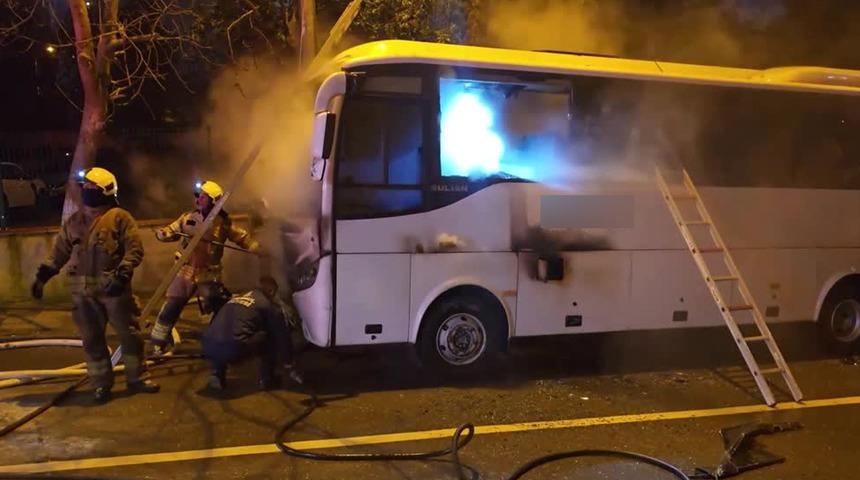 İstanbul'da midib&uuml;s yangını