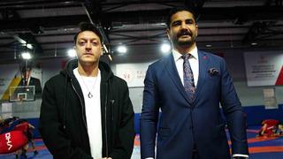 Mesut Özil’den Güreş Milli Takımı’na ziyaret