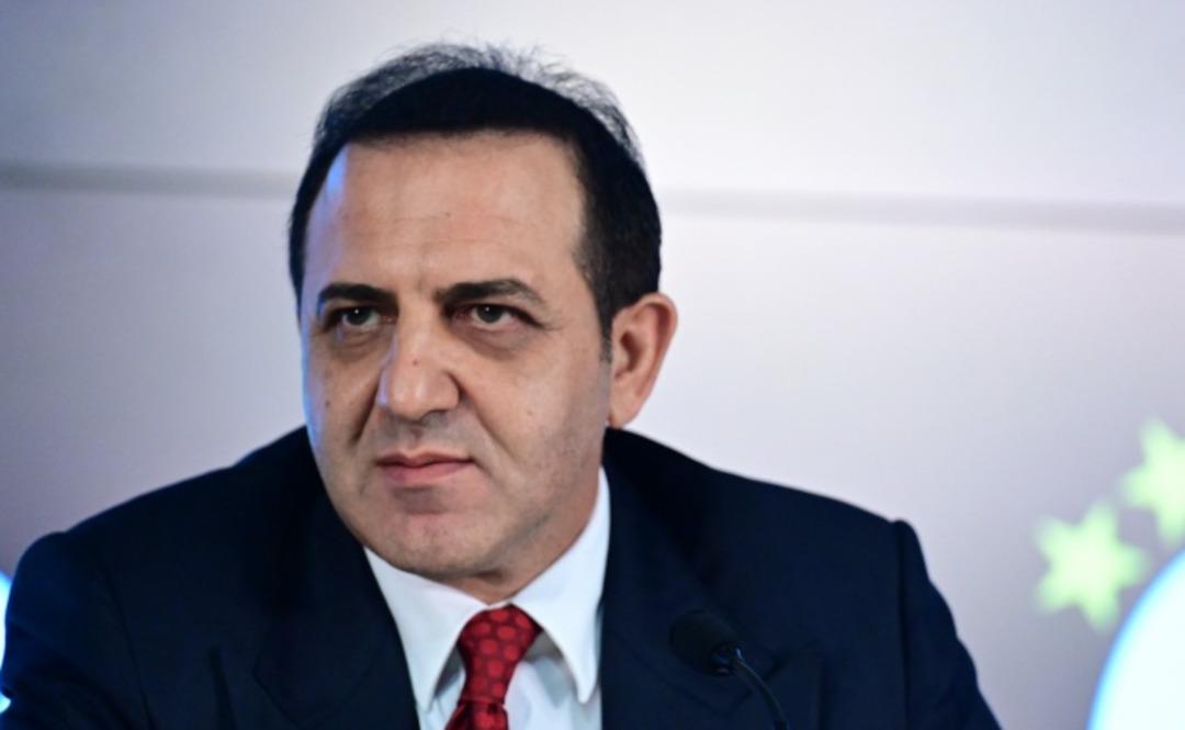 Galatasaray da Konyaspor ma&ccedil;ı &ouml;ncesi g&ouml;r&uuml;lmemiş skandal! Abdullah Kavukcu dan olay hareket: "Kameralarda Okan hocanın yanında sadece ben olacağım!" 2