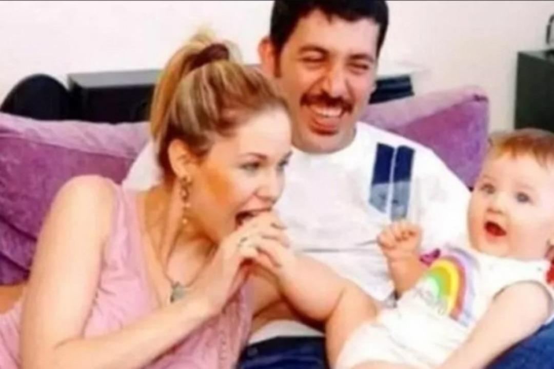 Emre Kınay ve Emine Ün ün kızı Duru güzelliğiyle mest etti! Annesinin kopyası 1