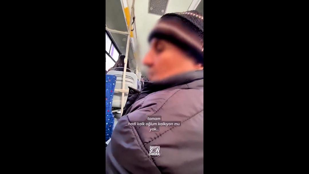 Yer vermeyince kucağına oturdu: Bacağını g&ouml;r&uuml;nce ise şoke oldu! "Belki s&ouml;ylemek istemiyorum" 1