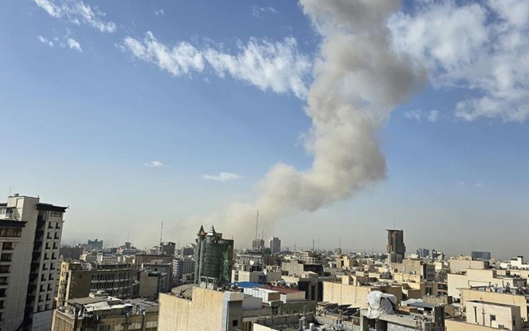 SON DAKİKA| İsrail resmen duyurdu: İran&rsquo;a saldırı başladı! Patlamalar ve siber saldırılar yaşanıyor  2