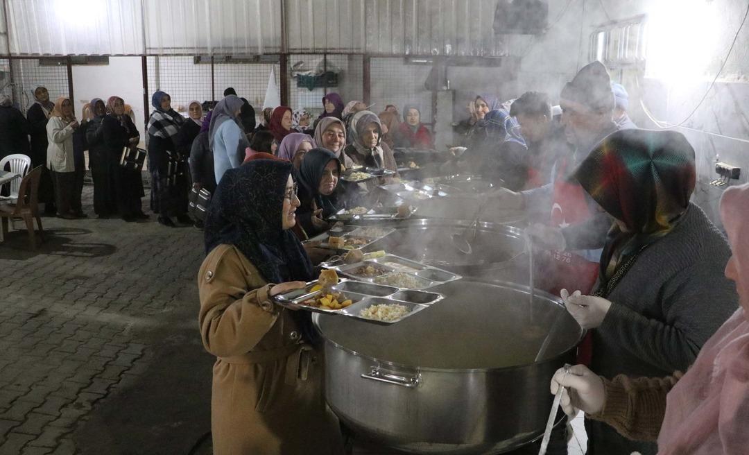 Bu mahallede iftar yemeklerini kadınların hazırlaması yasaklandı! 1