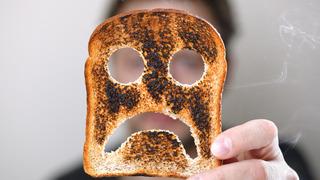 Yıllardır bitmeyen tartışma: Yanmış ekmek kanser yapar mı? 