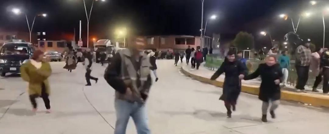 Bolivya da para taşıyan askeri u&ccedil;ak d&uuml;şt&uuml;! 15 kişi hayatını kaybetti 3