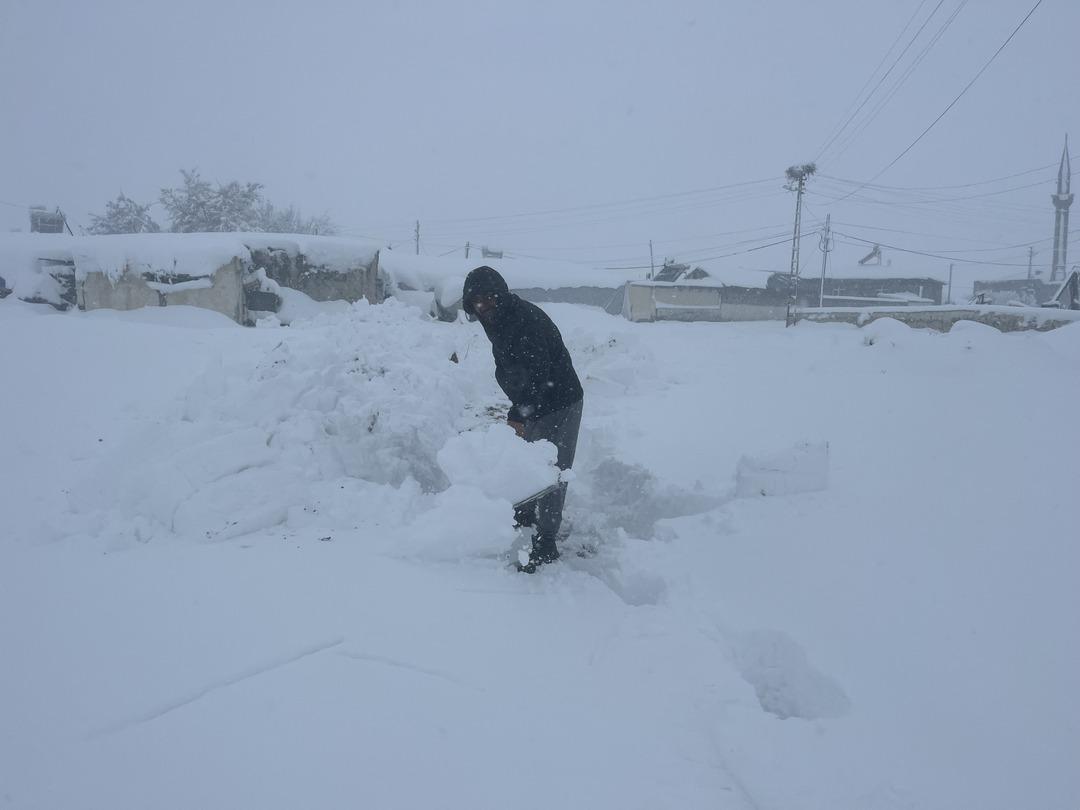 Kars da yarım asırlık kar rekoru: Eskimo evleri yaptılar! 4