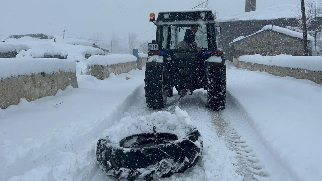 Kars da yarım asırlık kar rekoru: Eskimo evleri yaptılar! 6