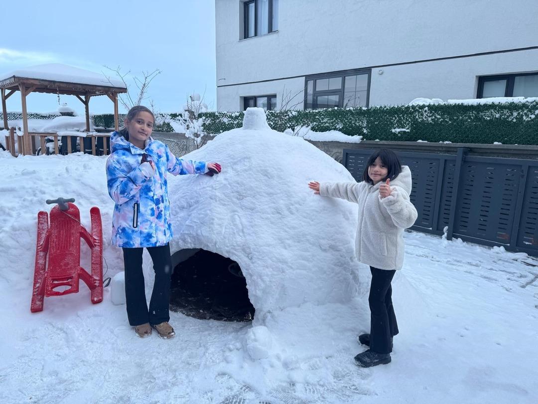 Kars da yarım asırlık kar rekoru: Eskimo evleri yaptılar! 7