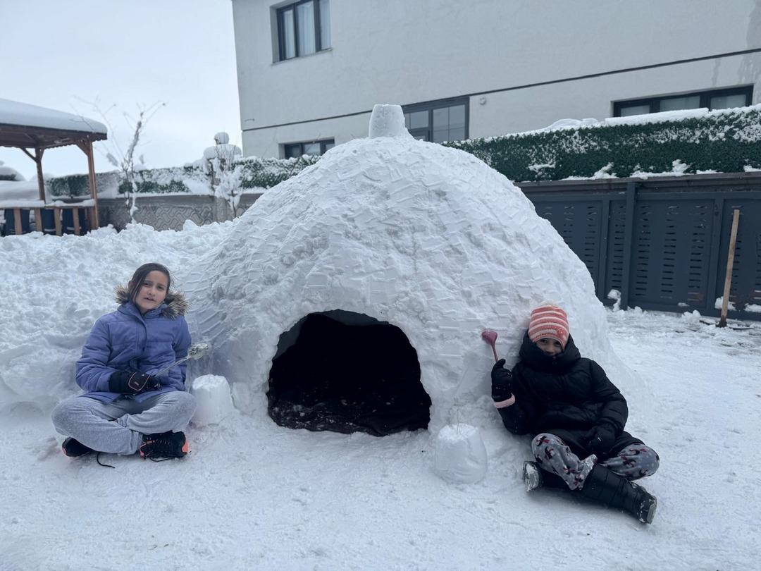 Kars da yarım asırlık kar rekoru: Eskimo evleri yaptılar! 5